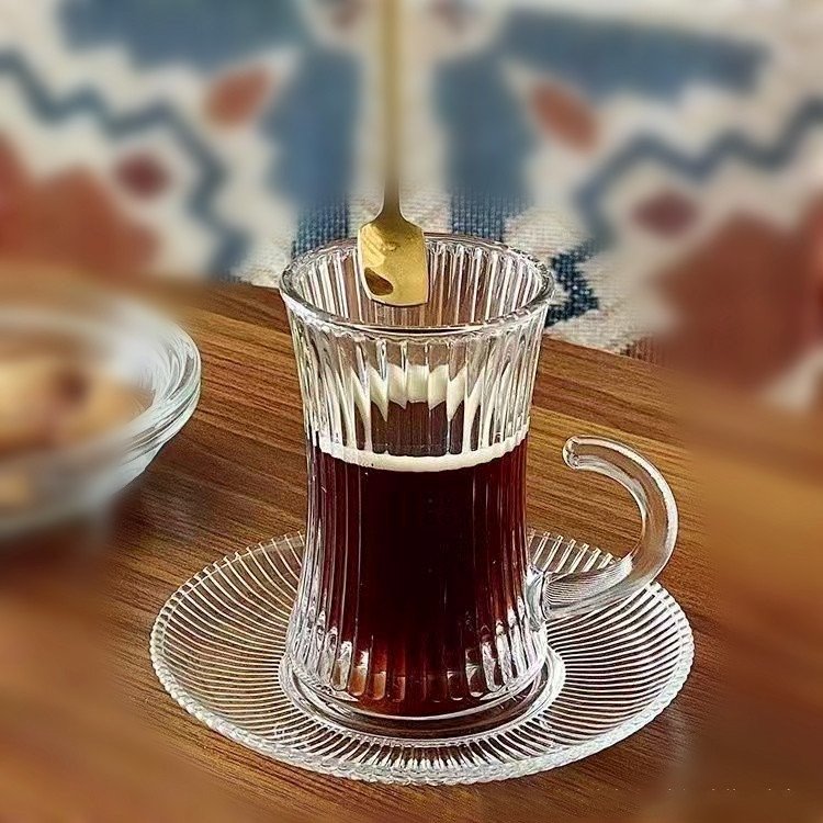 Custom Travel Ribbed Heat Resistant Espresso Coffe Latte Bubble Tea Drinking Glass Cup with Handle Saucer Set